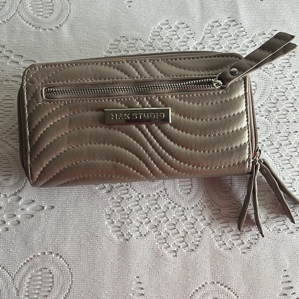 Ladies Wallet . - Picture 7 of 7